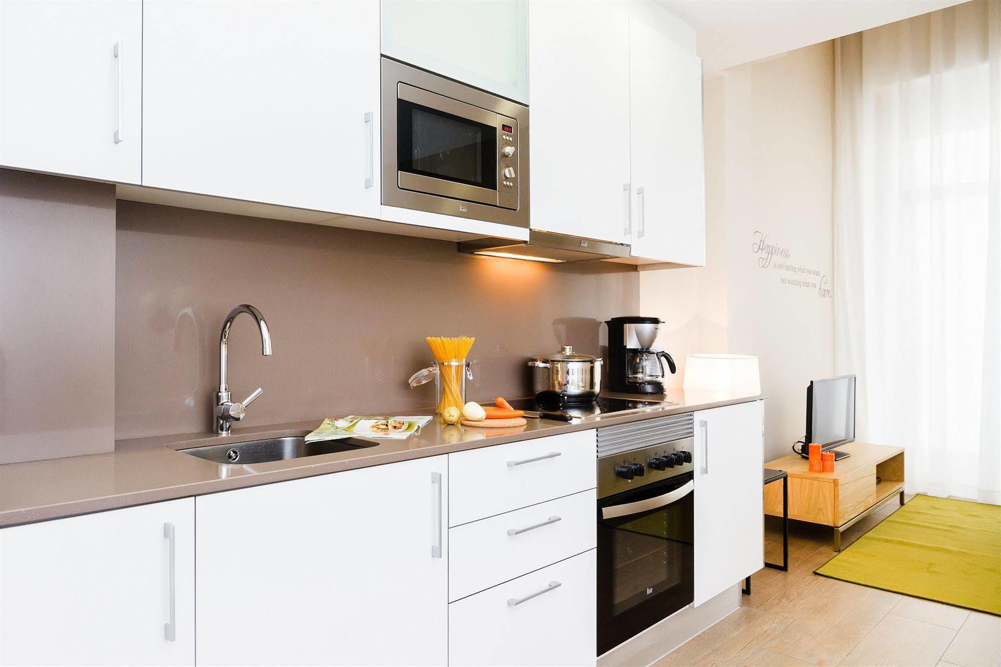 Feelathome Plaza Appartement *